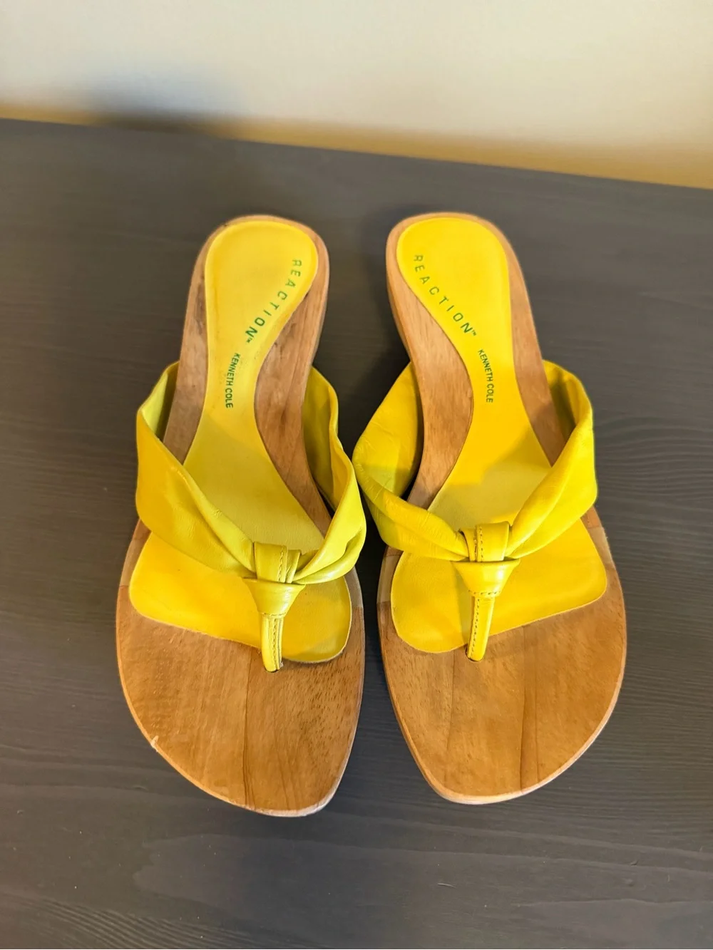 Kenneth Cole Vintage Y2K Kitten Heel Wood Sandals